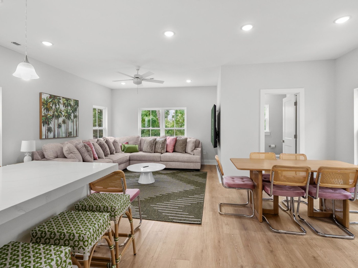 Pink Palmetto 2.5 Blocks to Beach Pets — vacation rental in Myrtle Beach, SC