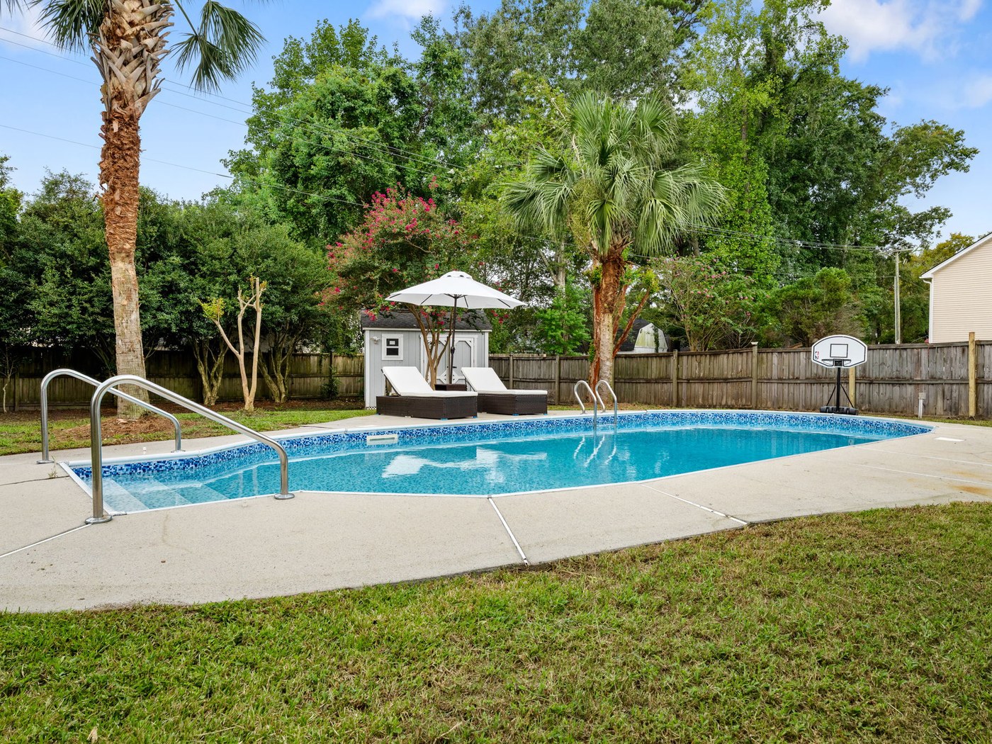 The Chantrell Pool Hot Tub Pets — vacation rental in North Charleston, SC